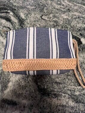 Sun 'N' Sand cosmetic bag nautical blue white vacation themed‎ woven raffia trim